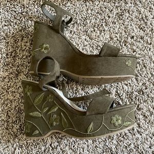 Mia Green floral wedges